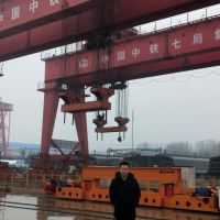 安裝現場--中鐵七局鄭濟高鐵製梁場