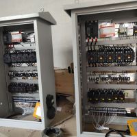 河南長垣起重機門機專用電器櫃聖斯電氣