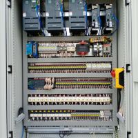 河南聖斯電氣專業防搖擺電器櫃