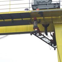 西安行車龍門吊除鏽刷漆