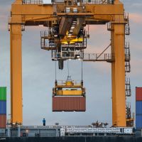 適合廠房空間低的起重機，超低空型雙梁懸掛起重機