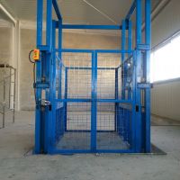 嶽陽液壓貨梯-湖南淩飛起重設備有限公司